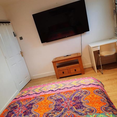 ريدينج Lovely Home With Full En-Suite Double Bed Rooms المظهر الخارجي الصورة