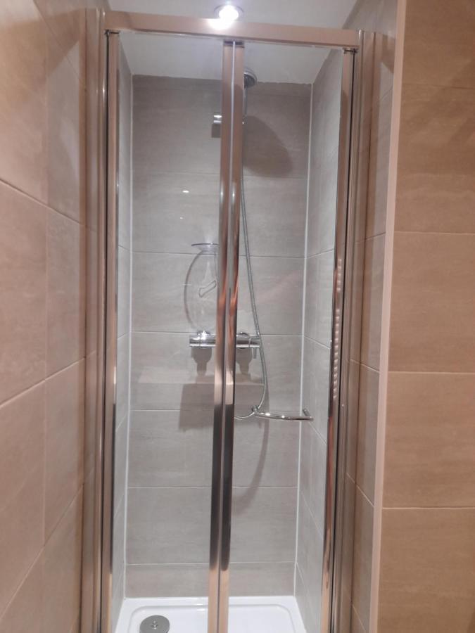 ريدينج Lovely Home With Full En-Suite Double Bed Rooms المظهر الخارجي الصورة